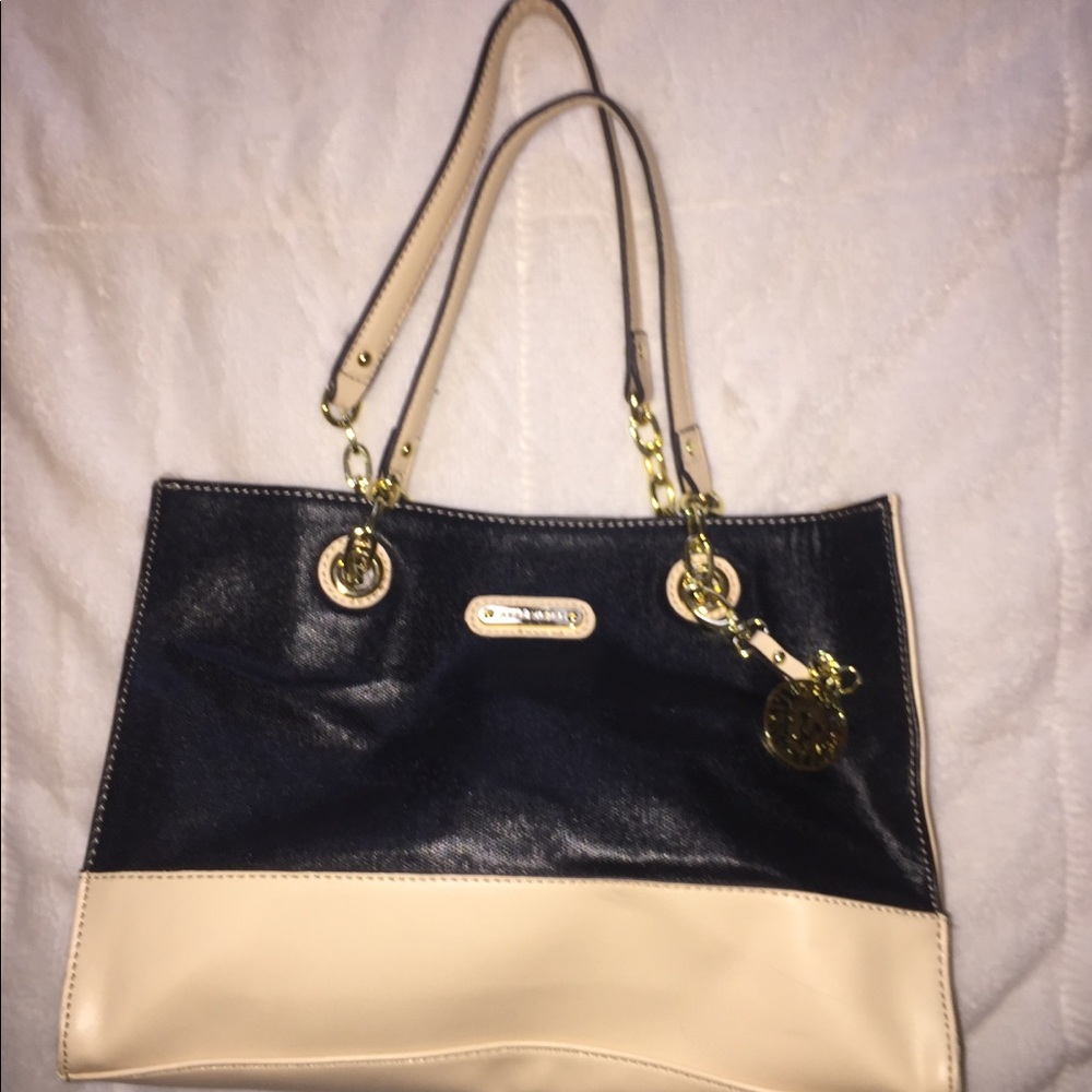 Cute , New Handbag 👜⭐️⭐️⭐️⭐️⭐️